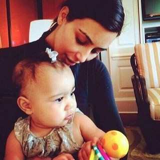 Kim Kardashian com a filha, North West (Foto: Instagram / Reprodução)
