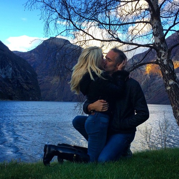 Ludmila Dayer beija o namorado (Foto: Reprodução/Instagram)