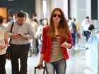 Marina Ruy Barbosa usa calça boca de sino em aeroporto