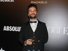 Bruno Gagliasso usa saia em baile: 'A moda é livre, ser humano que não é'