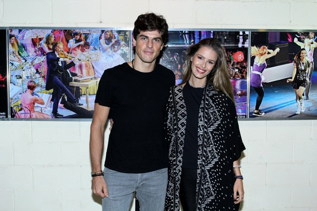 Yasmin Brunet com o namorado  Evandro Soldati em show no Rio (Foto: Alex Palarea e Felipe Panfili/AgNews)