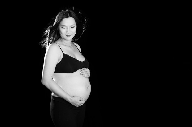 Jiang, do &#39;MasterChef&#39;, faz ensaio grávida (Foto: Daniela Margotto/Divulgação)