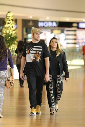 Preta Gil com o marido, Rodrigo Godoy, em shopping na Zona Oeste do Rio (Foto: Fabio Moreno/ Ag. News)