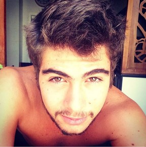 Rafael Vitti deixou a barba crescer para interpretar um vilão na novela Velho Chico (Foto: Reprodução/Instagram)