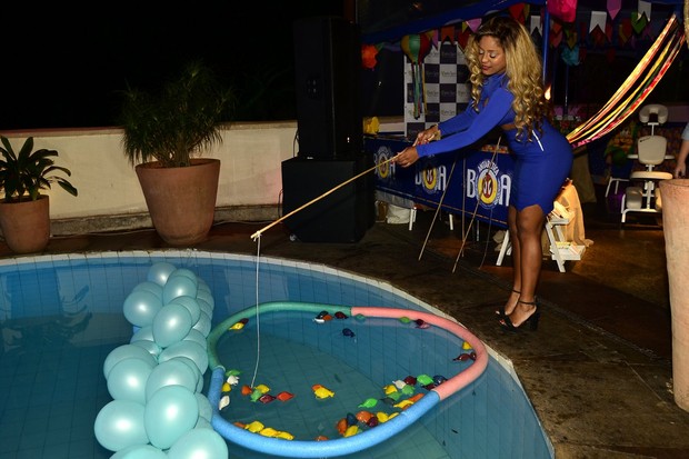 Cariúcha se diverte em festa julina (Foto: Roberto Teixeira/EGO)
