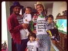 Luana Piovani, Pedro Scooby e os filhos usam roupas com seus nomes