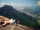 Fã de esportes, Jesus Luz aproveita o verão e sobe a Pedra Bonita, no Rio
