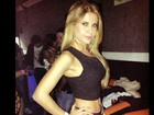 Ex-BBB Cacau exibe cintura finíssima em foto divulgada na internet