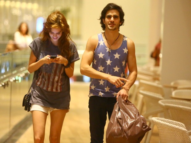 Sophia Abrahão e Fiuk em shopping na Zona Oeste do Rio (Foto: Marcello Sá Barreto/ Ag. News)