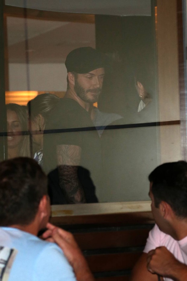 David Beckham chega ao Rio para desfile das campeãs (Foto: Gabriel Reis e André Freitas / AgNews)