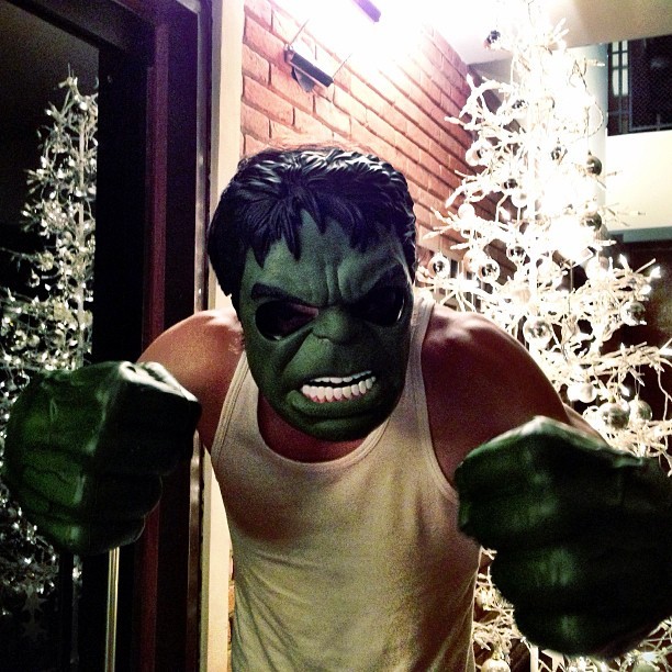 Fiuk posta foto com máscara do Hulk (Foto: Instagram)