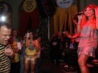 Ex-BBB Daniel se diverte em show de Elba Ramalho no Recife