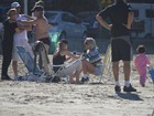 Em Santa Catarina, Sharon Stone vai à praia com o namorado