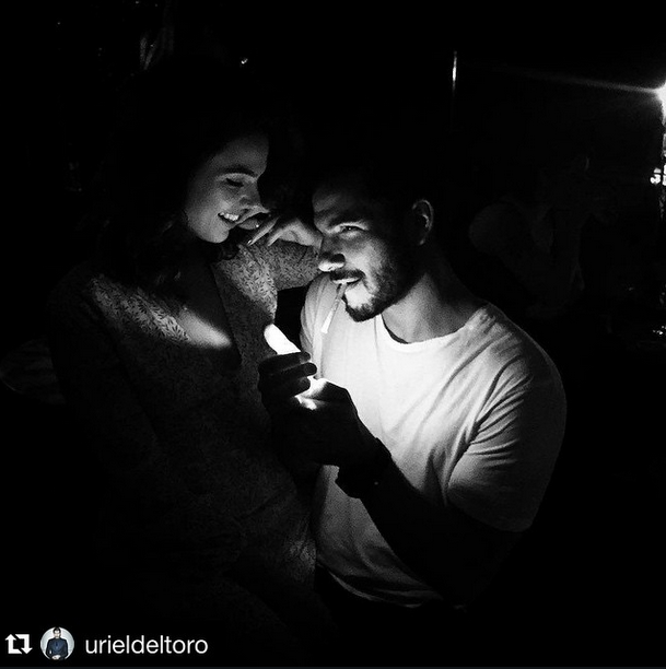 Isis Valverde faz charme em foto com o namorado, Uriel Del Toro (Foto: Reprodução/Instagram)