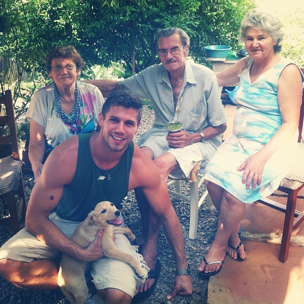 Jonas, ex-bbb, com a família (Foto: Instagram / Reprodução)