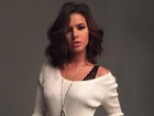 Bruna Marquezine surge sexy com lingerie de renda à mostra