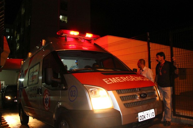Ambulância de Angelica e Luciano Huck deixa hospital (Foto:  Fernando Antunes / Campo Grande News.)