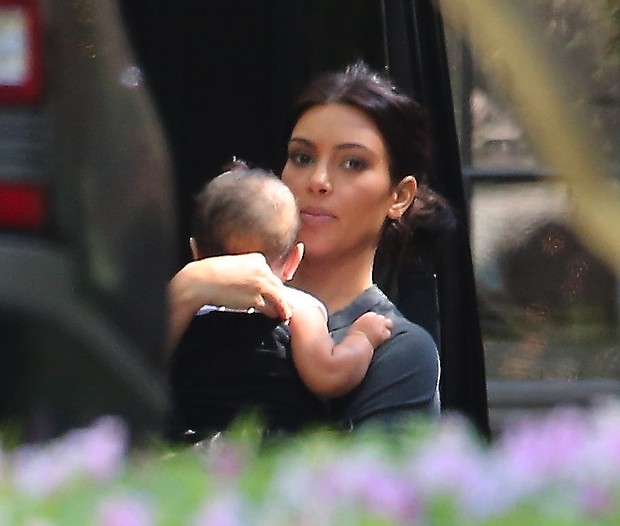 Kim Kardashian e a filha North West (Foto: X17/Agência)