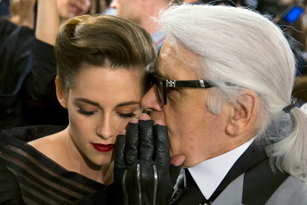 Kristen Stewart e Karl Lagerfeld (Foto: Reuters)