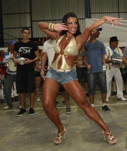 Cinthia Santos, madrinha da escola de samba Águia de Ouro  (Foto: Divulgação)