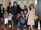 Angelina Jolie e Brad Pitt viajam com os filhos para o Japão