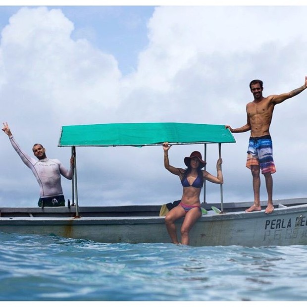 Dani Suzuki mostra barriga sarada em passeio de barco na Costa Rica (Foto: Reprodução/Instagram)