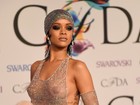 Veja, de todos os ângulos, o look ousado de Rihanna no CFDA Awards 