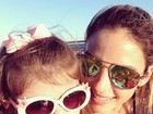 Carol Celico posa de óculos escuros com a filha: 'Amor da minha vida'