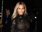 Beyoncé usa vestido transparente e curtinho para lançamento de CD