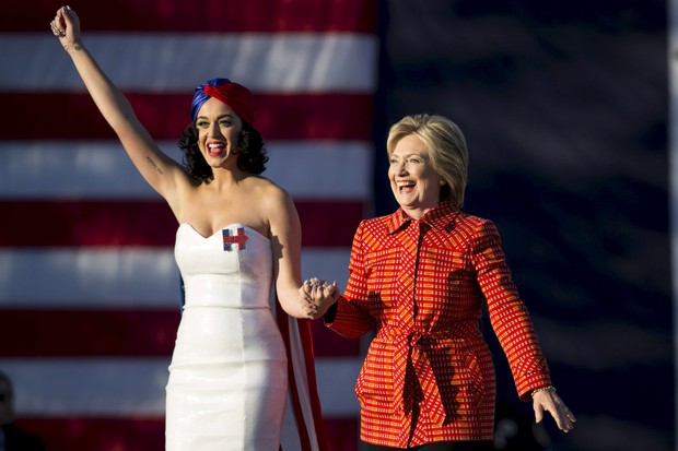 Katy Perry e Hillary Clinton (Foto: REUTERS/Scott Morgan)