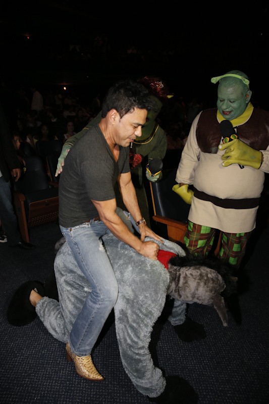 Zezé di Camargo no musical "Shrek" (Foto: Felipe Panfili / AgNews)