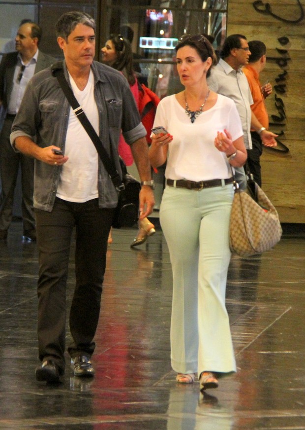 William Bonner e Fátima Bernardes em shopping do Rio (Foto: Daniel Delmiro / AgNews)