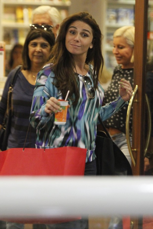 Giovanna Antonelli em shopping do Rio (Foto: Marcos Ferreira / Foto Rio News)