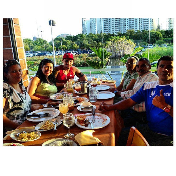 Naldo almoça com a família (Foto: Instagram / Reprodução)