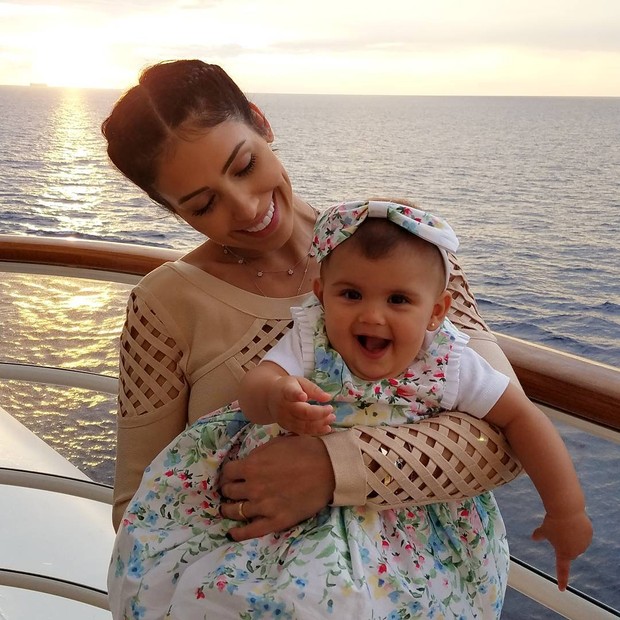 Bella Falconi com a filha (Foto: Reprodução / Instagram)