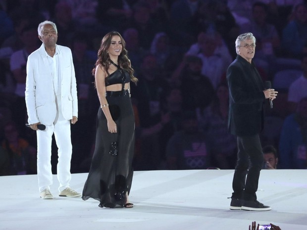 Caetano Veloso, Anitta e Gilberto Gil cantam na abertura da Olimpíada no Maracanã (Foto: Ag. News)