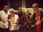 Chris Brown, Justin Bieber e Akon se reúnem em estúdio