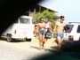 Thiago Martins aproveita tempo bom e curte praia com amigos no Rio