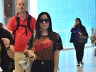 Após noitada com amigos, Anitta deixa o Rio de Janeiro