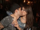 Ex-BBBs Andressa e Nasser trocam beijos em festa no Rio