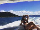 Tatiele Polyana posa sorridente durante passeio de barco: 'Viva o agora'