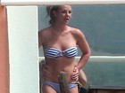 Britney Spears exibe boa forma de biquíni
