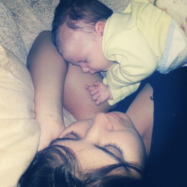 Priscila Pires e o filho (Foto: Reprodução/Instagram)