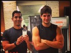Ex-BBB André Martinelli posta foto mostrando braços musculosos
