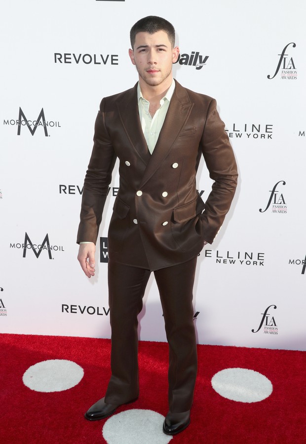 Nick Jonas no Los Angeles Fashion Awards (Foto: AFP)