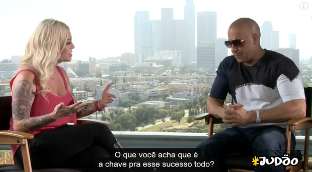 Mayra Dias Gomes entrevista Vin Diesel!  (Foto: Repodrução / Youtube)