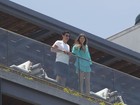 Michele Alves aparece com a família em varanda de hotel de Madonna