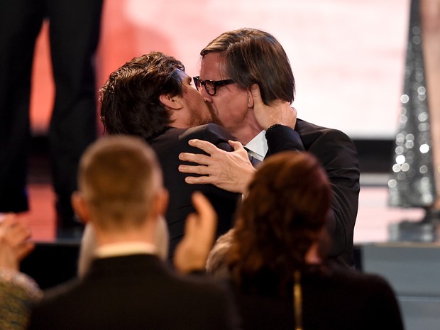 Roteirista Charles Randolph e Christian Bale em prêmio em Los Angeles, nos Estados Unidos (Foto: Kevin Winter/ Getty Images/ AFP)