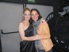 Carolina Ferraz prestigia musical com Danielle Winits 