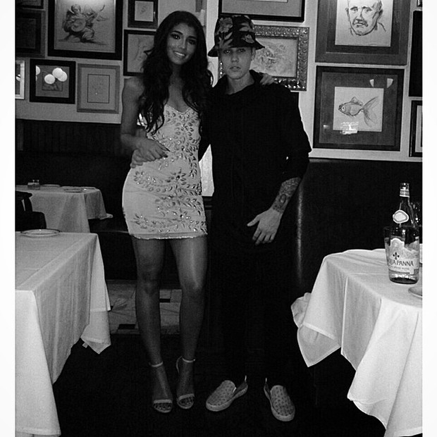 Justin Bieber janta com a modelo Yovanna Ventura (Foto: Instagram/ Reprodução)